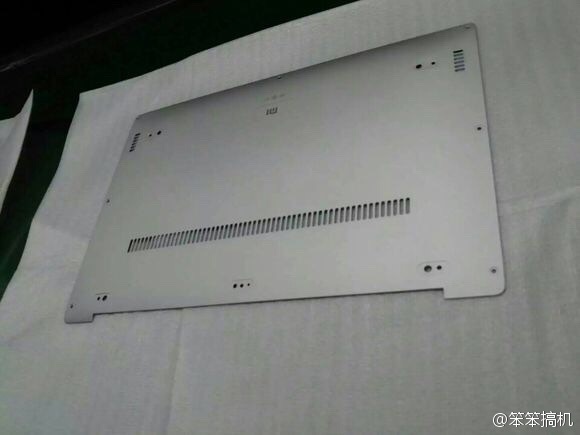 小米筆記本？看樣子面板是鋁模具