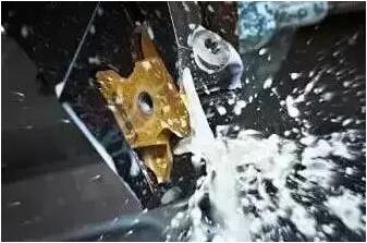 防止切削液發(fā)臭，還鋁合金壓鑄車間一個良好的環(huán)境